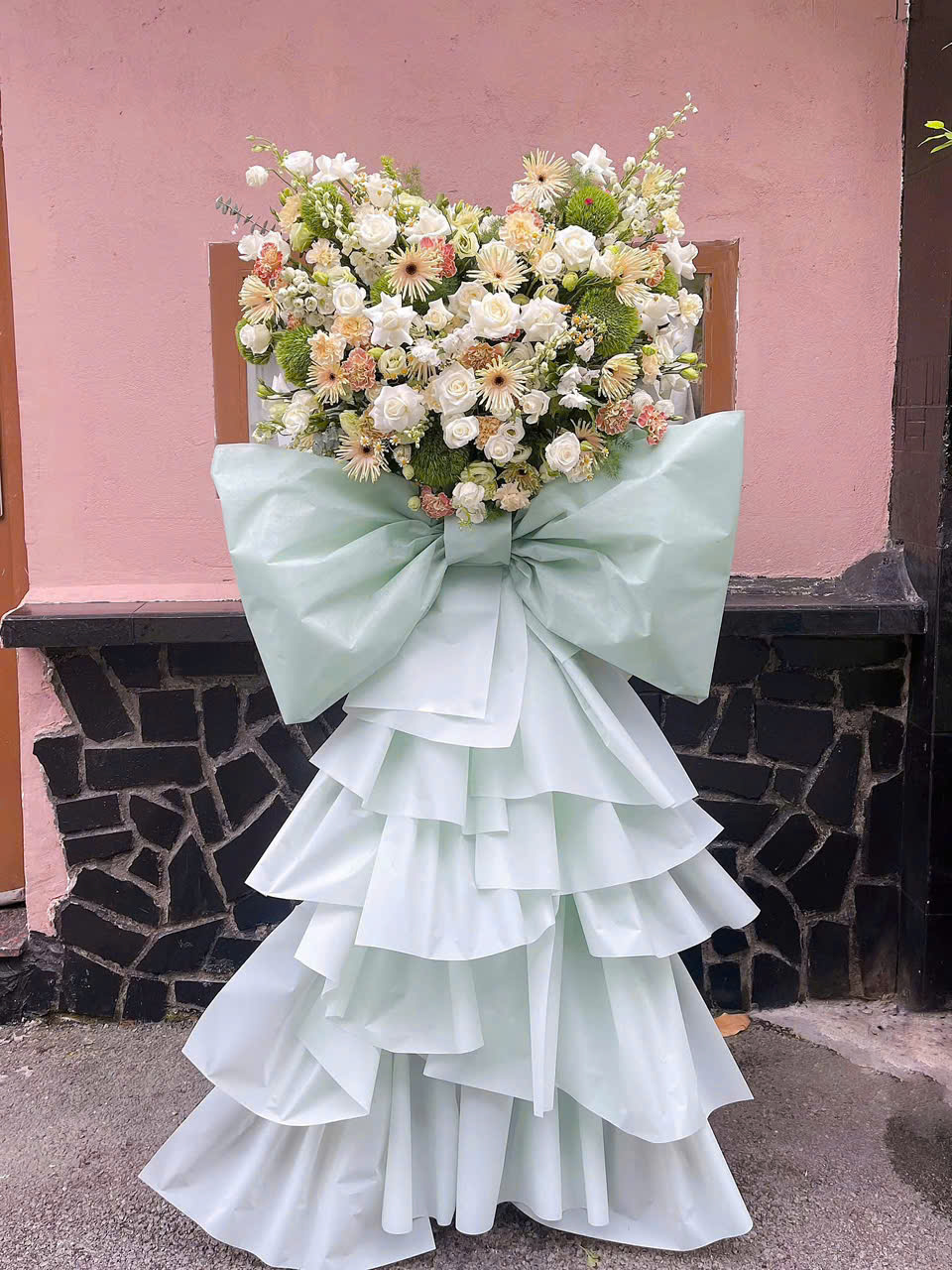 KỆ HOA LOVE 1 z6286511254336 3ac61bae571294a3487548c757f75e43