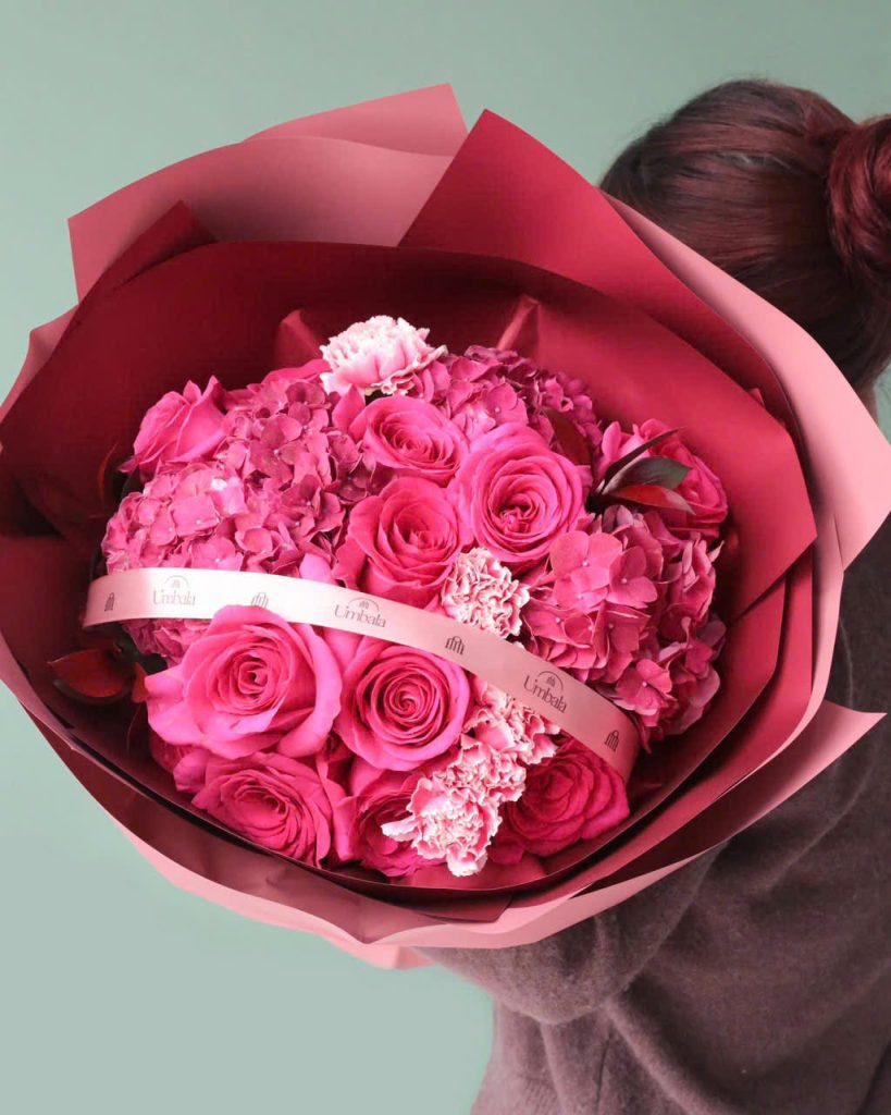 Lễ tình nhân valentine nên tặng hoa gì vừa đẹp lại vừa ý nghĩa? 1 z6286511979001 75359cdf2615859f8a4a5ff95e7b282b 1