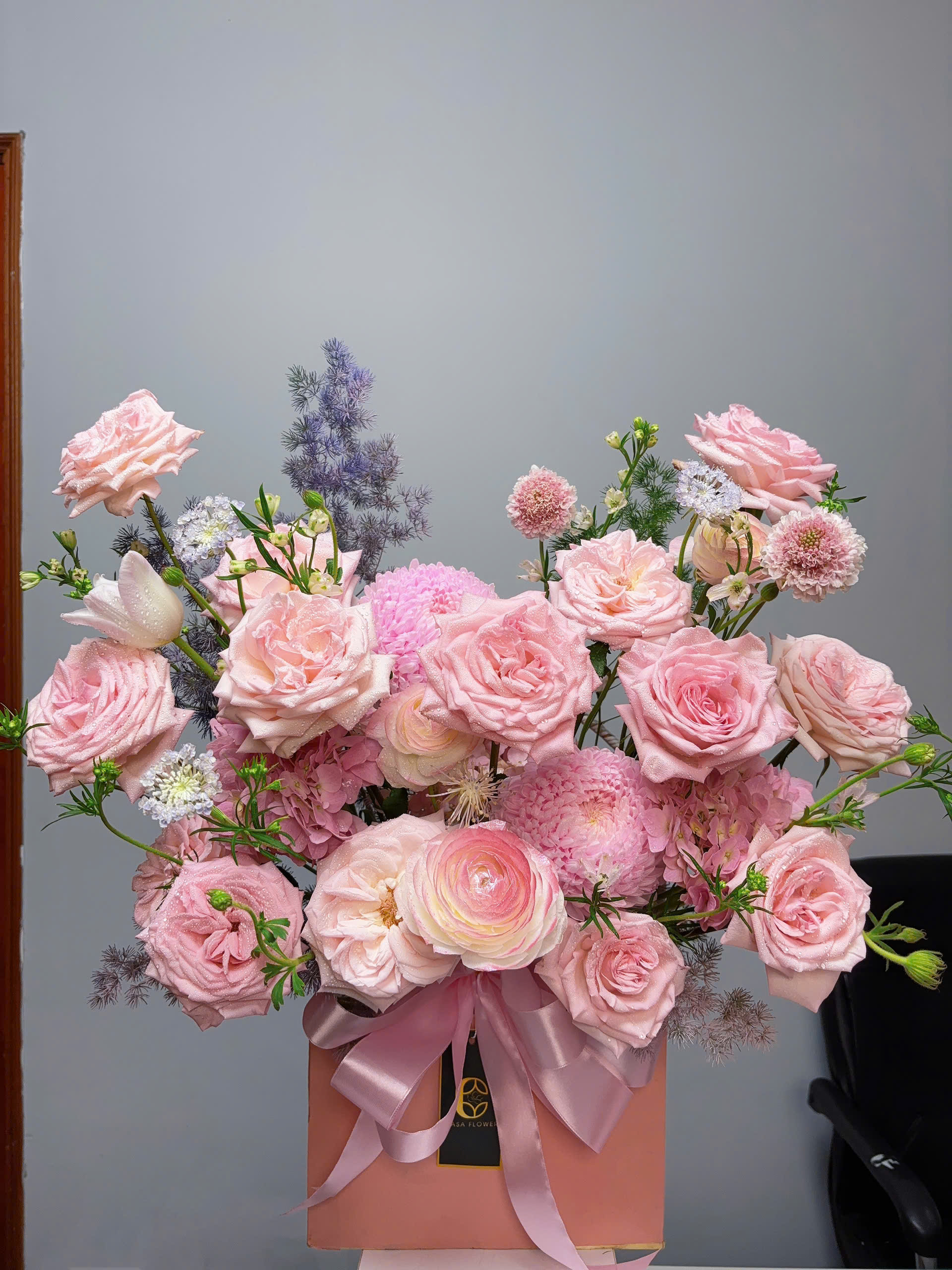 GIỎ HOA TONE HỒNG LÃNG MẠN 2 z6386073971356 2b08d4e43c2c8956956beba91af1fb13