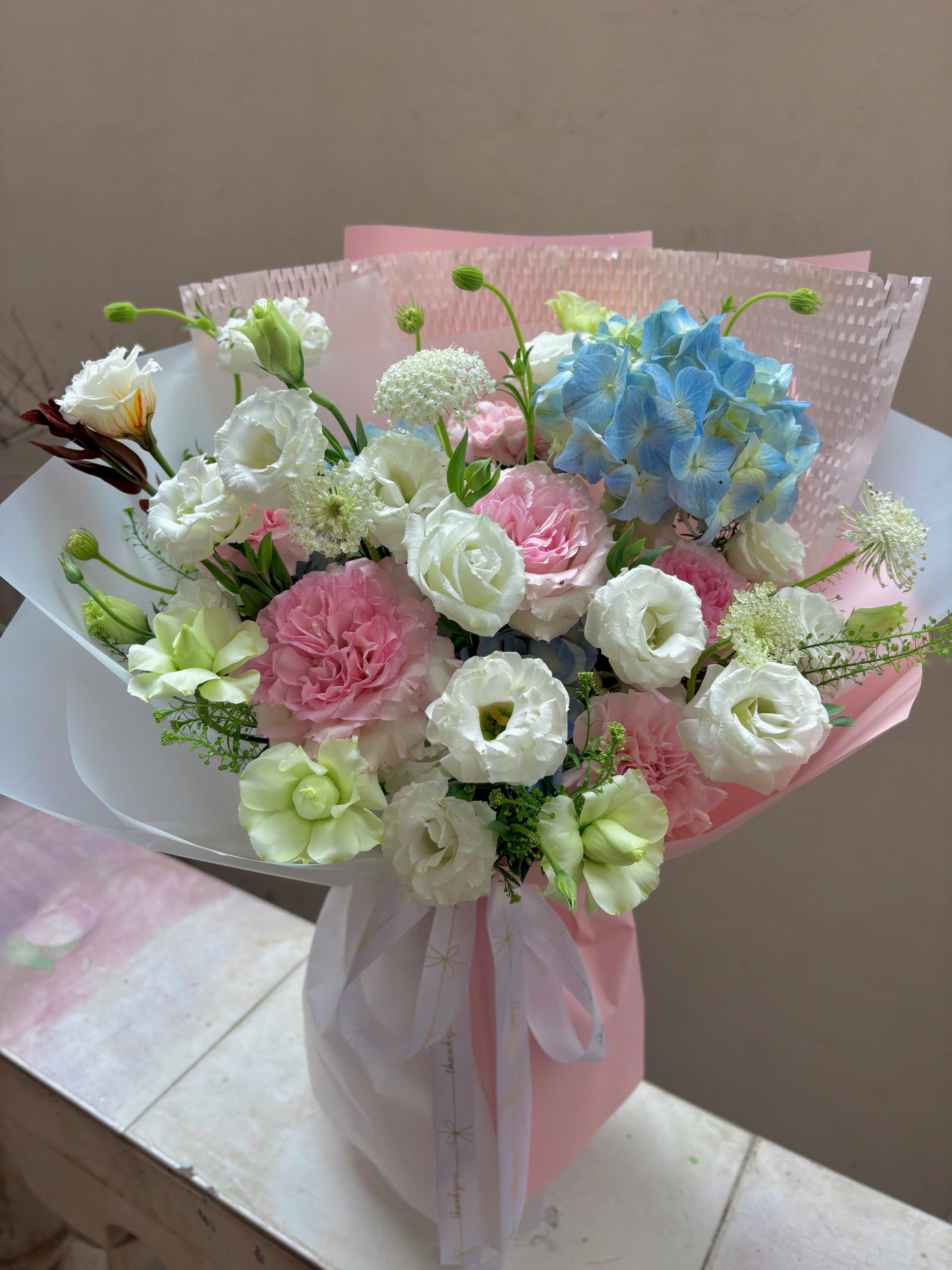 BÓ HOA CẨM TÚ CẦU MIX NHẸ NHÀNG 3 z6487435191162 80938d04eedb17e52ee9d1e92473bd8c