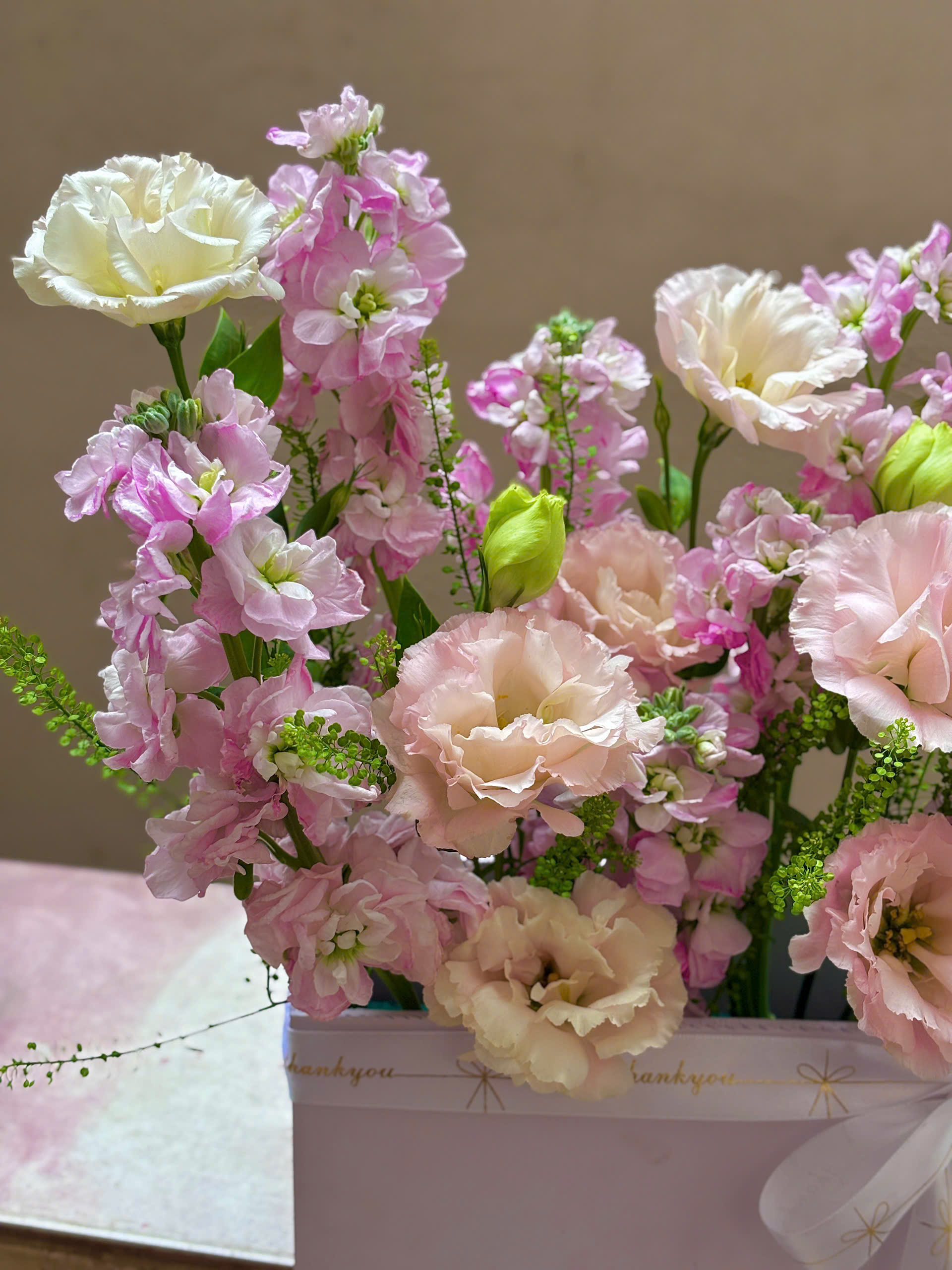 HỘP HOA TONE HỒNG TÍM NHẸ NHÀNG 2 z6535145208027 ec572437312201264497f6567b806b5c