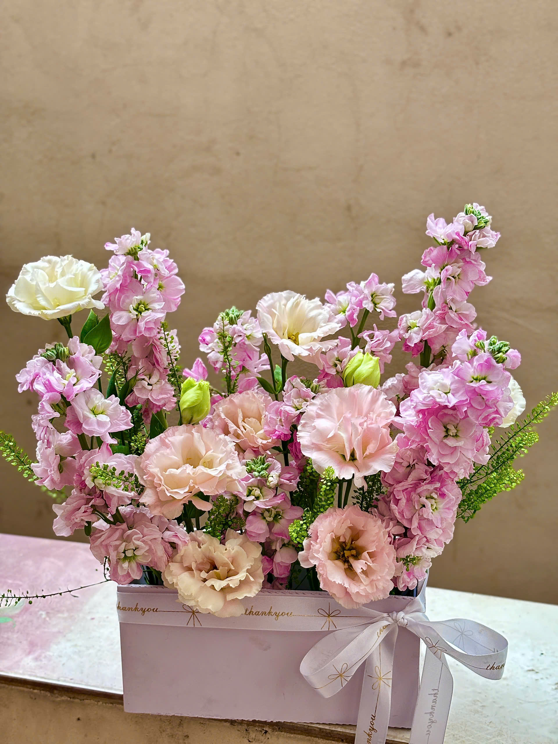 HỘP HOA TONE HỒNG TÍM NHẸ NHÀNG 4 z6535145236064 c47abd6011518a3a9e58edfd4720d94f