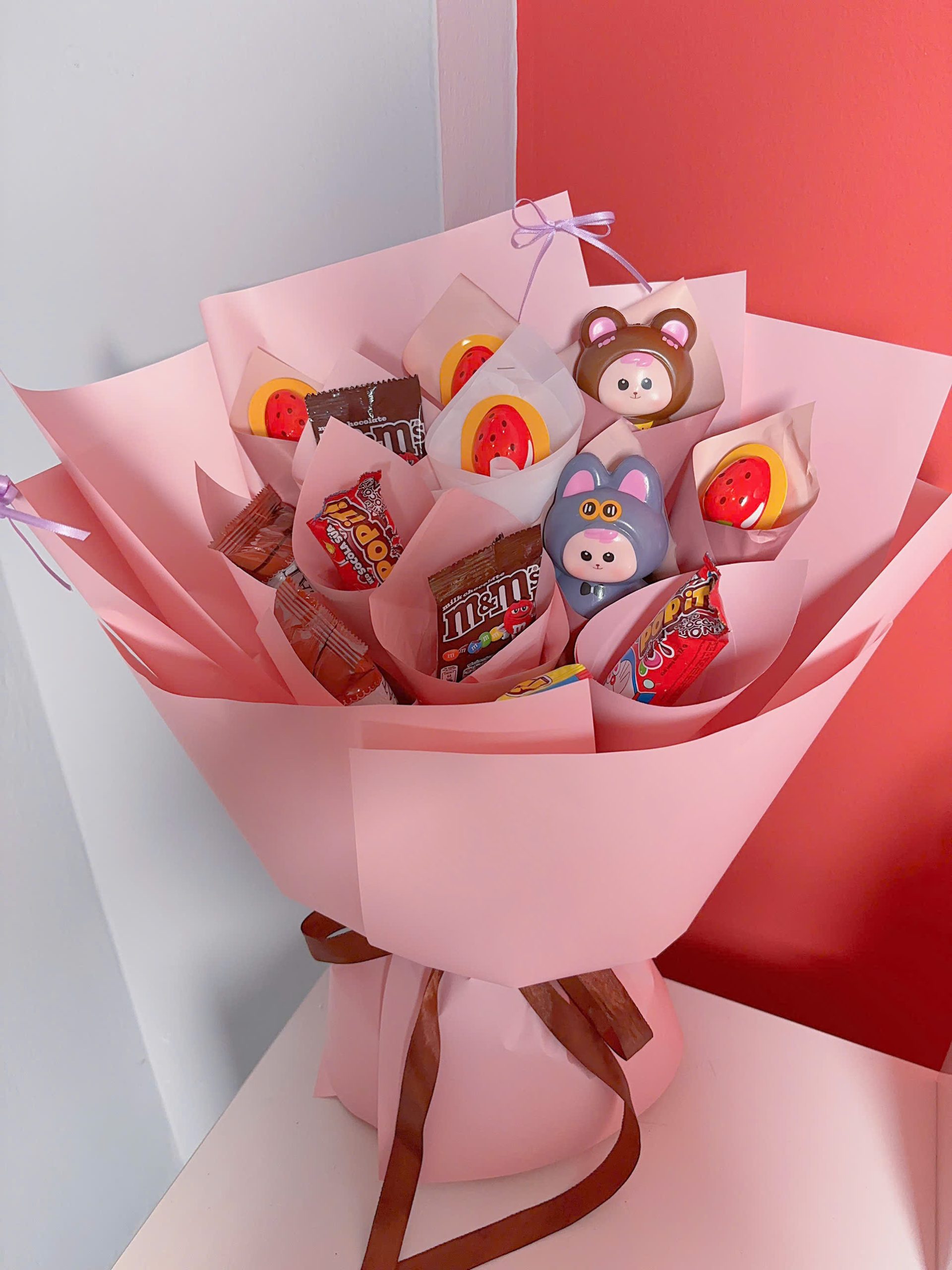 QUÀ SINH NHẬT CHO TRẺ - ĐỒ CHƠI VÀ BÁNH KẸO 1 z6641065344906 a43550bedb1c2402bcf5010f5a98555a scaled