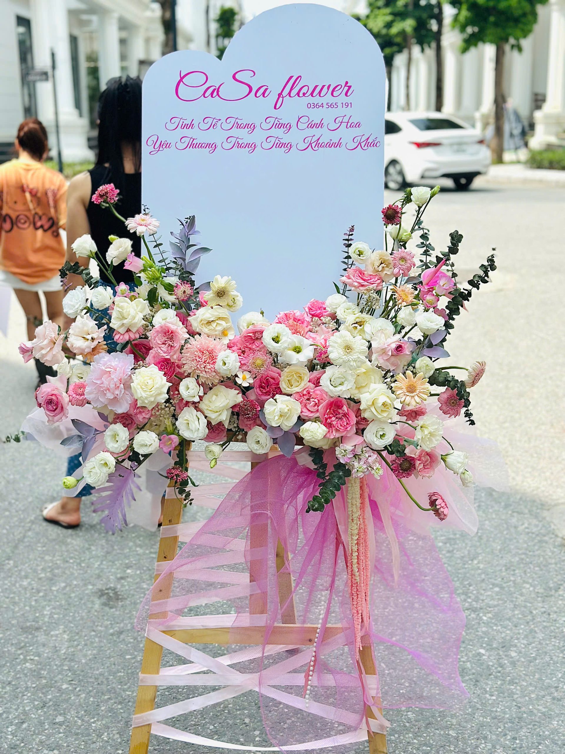 KỆ HOA KHAI TRƯƠNG ĐẸP, SANG TRỌNG 5 z6687618850999 ffb1a46bf8ad763d8d9d45a78e830c42 scaled