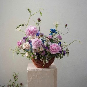 Giỏ Hoa Chúc Mừng Nhẹ Nhàng, Thanh Lịch CSH-082