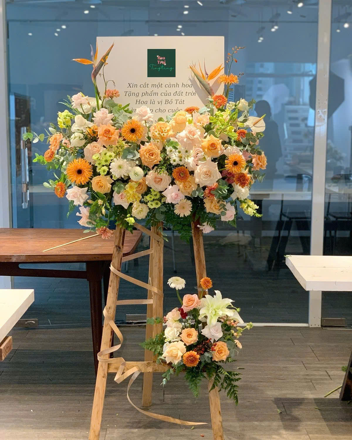 Kệ Hoa Tranh Tone Cam Trắng