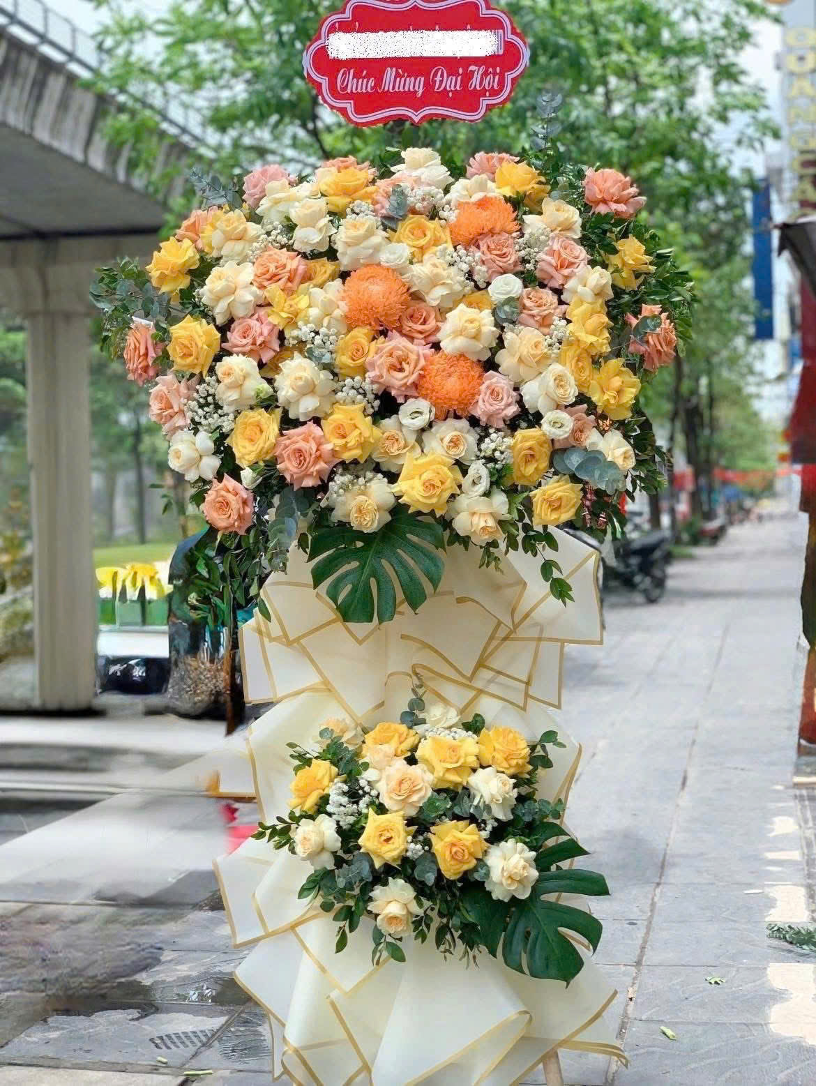 Kệ Hoa Chúc Mừng Tone Vàng Cam